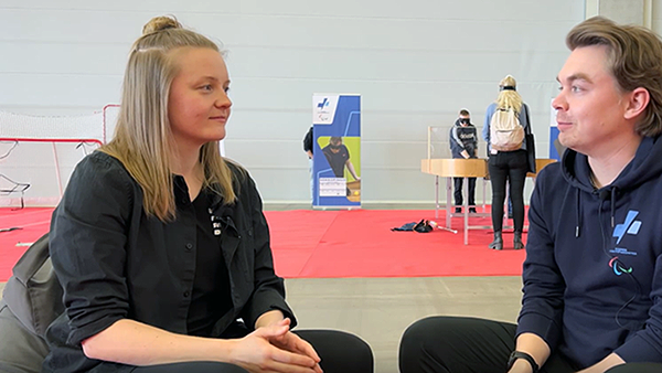 Lotta Nylund Paralympiakomitean Thomas Jalaksen haastattelussa.