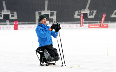 Koripalloilun tulevaisuuden tähti Henri Kössö sai Paralympiarahastosta stipendin uusia hiihtovälineitä varten
