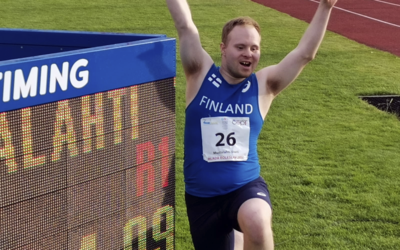 Keihäänheiton maailmanennätysmies Veeti Mustalahti sai Paralympiarahastosta stipendin down-urheilijoiden MM-kisoihin ja uuteen keihääseen
